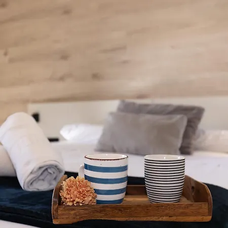 Train & - Marina - Unik Vacation Apartment *